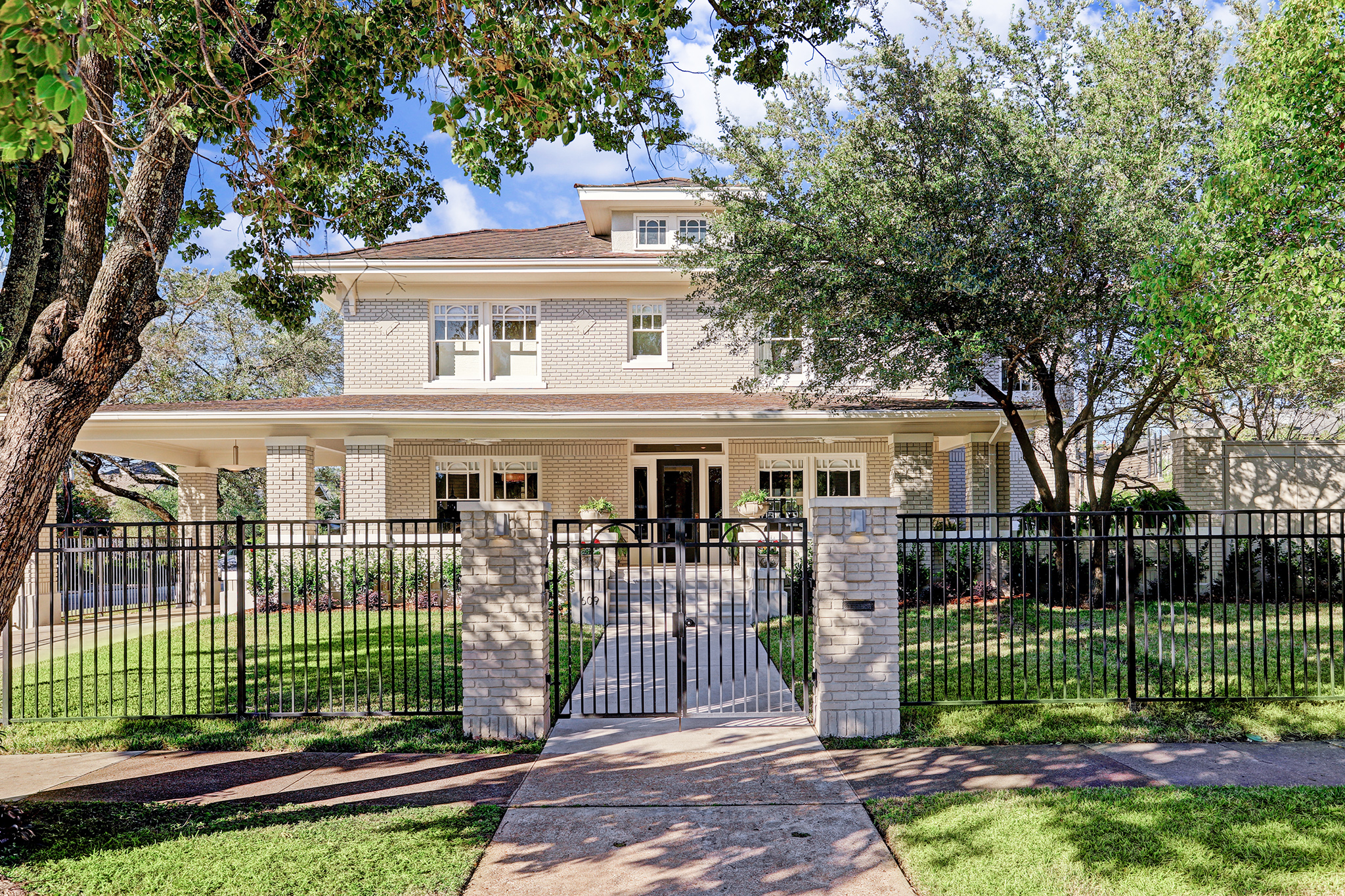 609 Avondale